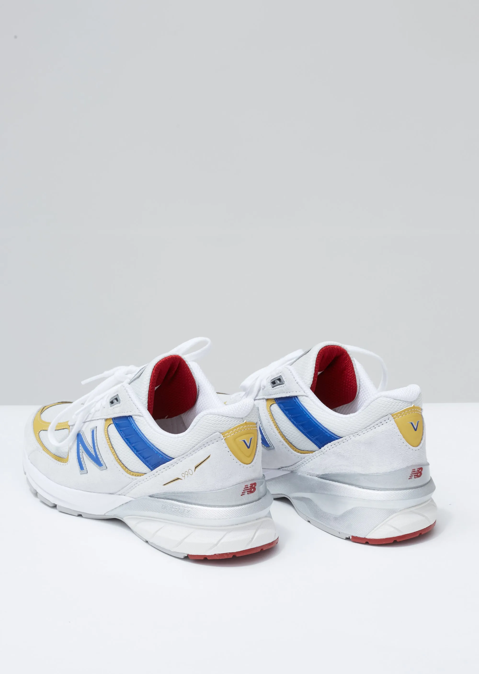 990v5 Sneakers