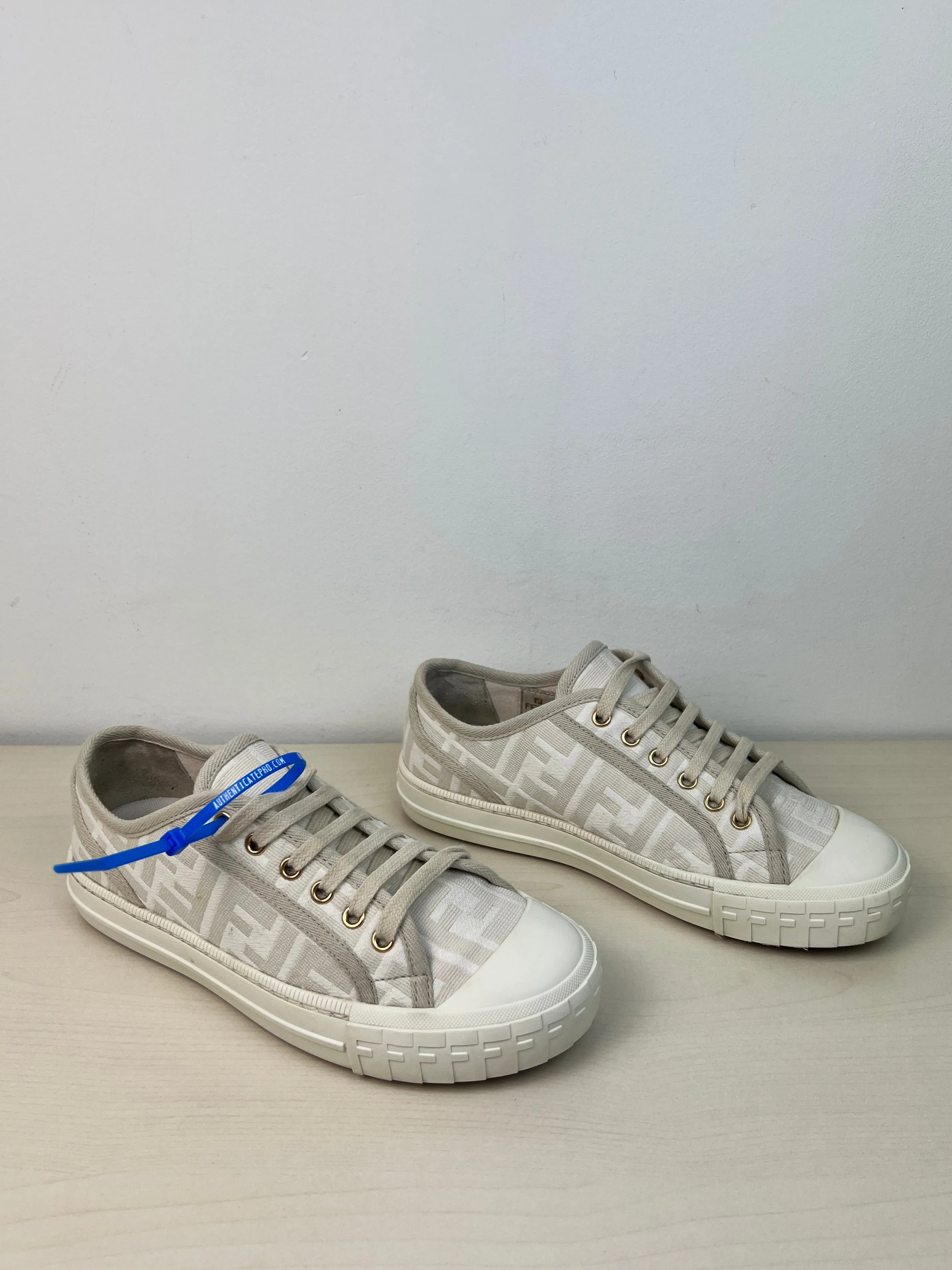 Shoes Luxury Designer By Fendi In White, Size: 5.5