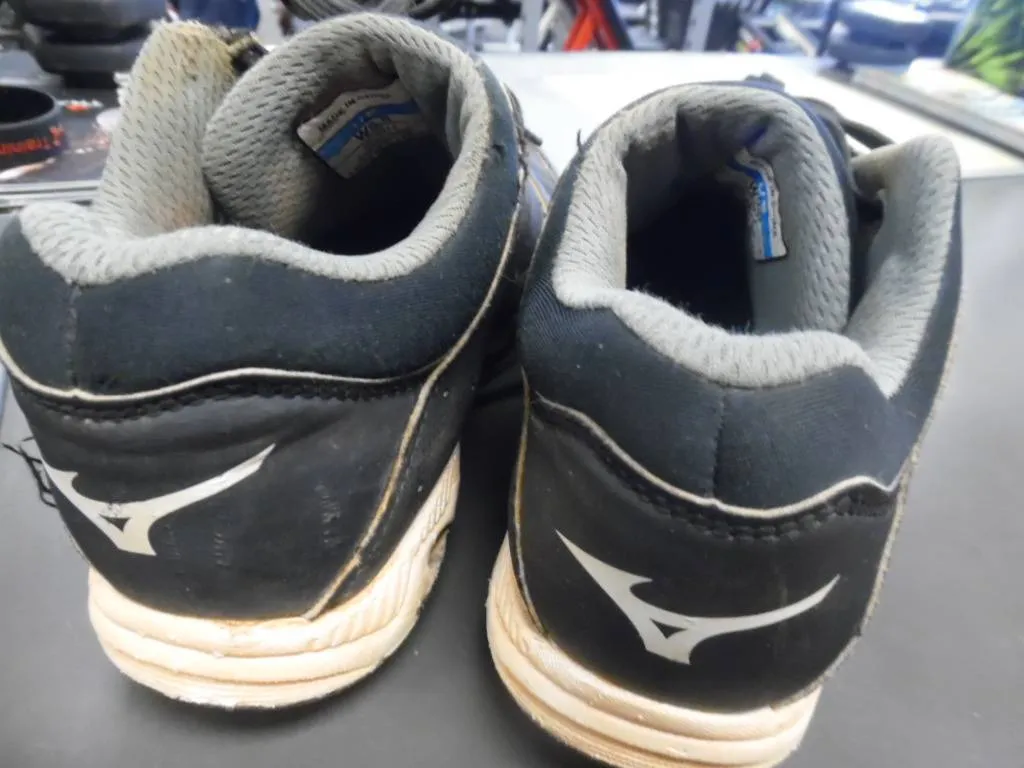 Used Mizuno Womens Size 5.5 Metal Softball Cleats