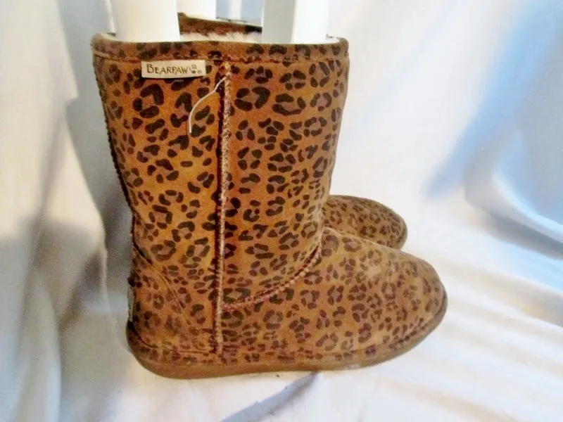 Womens BEARPAW EMMA SHORT LEOPARD Suede BOOTS Sheepskin BROWN 8 Winter